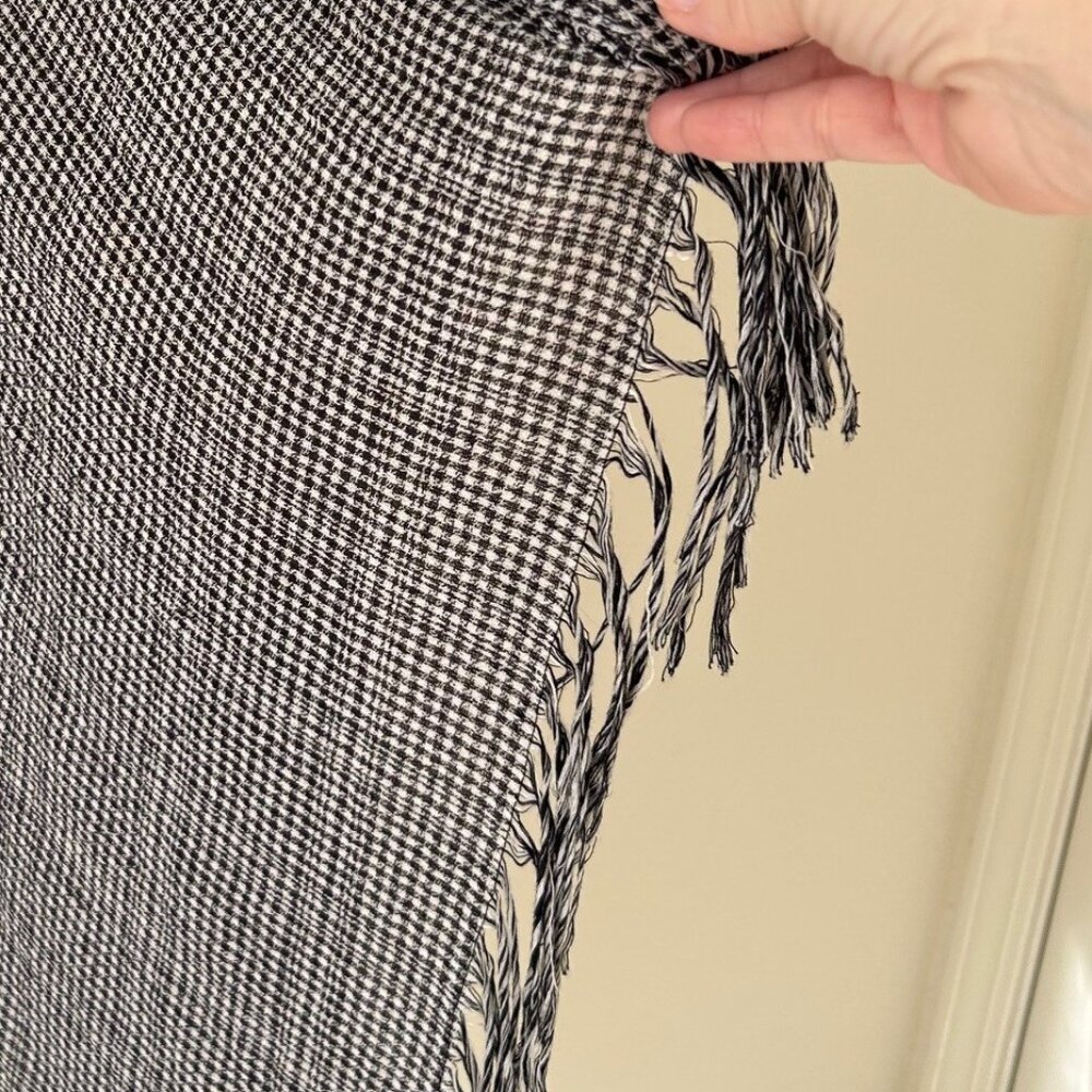 Plaid Black White Waterfall Fringe Front Jacket Role Tab Sleeves Size L GUC - Picture 8 of 10